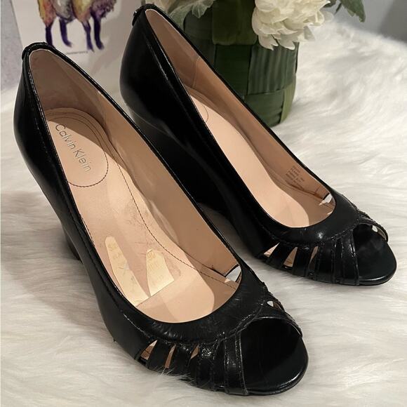 NEW Calvin Klein Wedge Flare Leather Peep Toe Pumps Black Size 6 NWOT - Picture 10 of 15